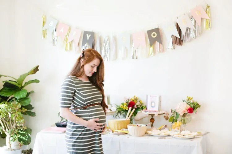 Saat Dimana Ibu Hamil Dibanjiri Hadiah, Acara Baby Shower Ternyata Seru Juga 8
