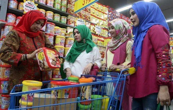 6 Tingkah Emak-Emak Saat Piknik Ini Ngeselin Abis. Ingat Kelakuan Mereka Bikin Sebal Tapi Juga Ketawa! 8