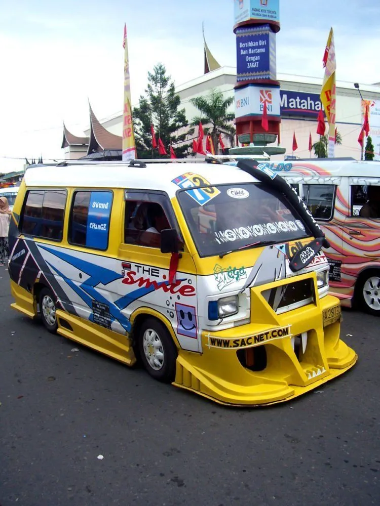 Angkot Modifikasi Unik Ini Cuma Ada di Indonesia. Kalau Semua Angkot Begini, Penumpang Rebutan Naik Nih! 6