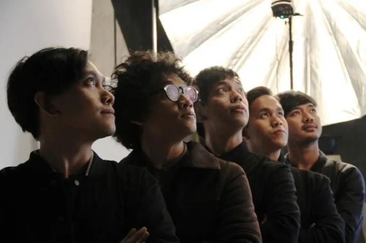 15 Lagu Ini Cocok Buat Cewek yang Merasa Kuat dan Sudah Mati Rasa Sama yang Namanya Cemoohan! 24