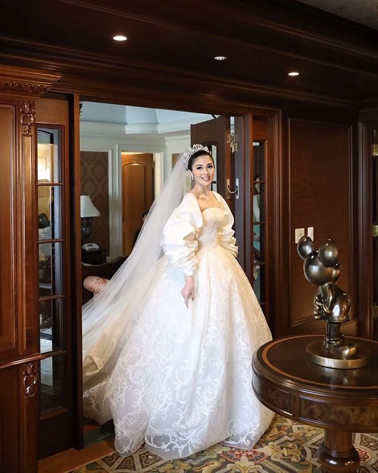 Inilah 20 Foto Resepsi Epik Sandra Dewi dan Pangerannya di Disneyland, Laksana Negeri Dongeng! 25