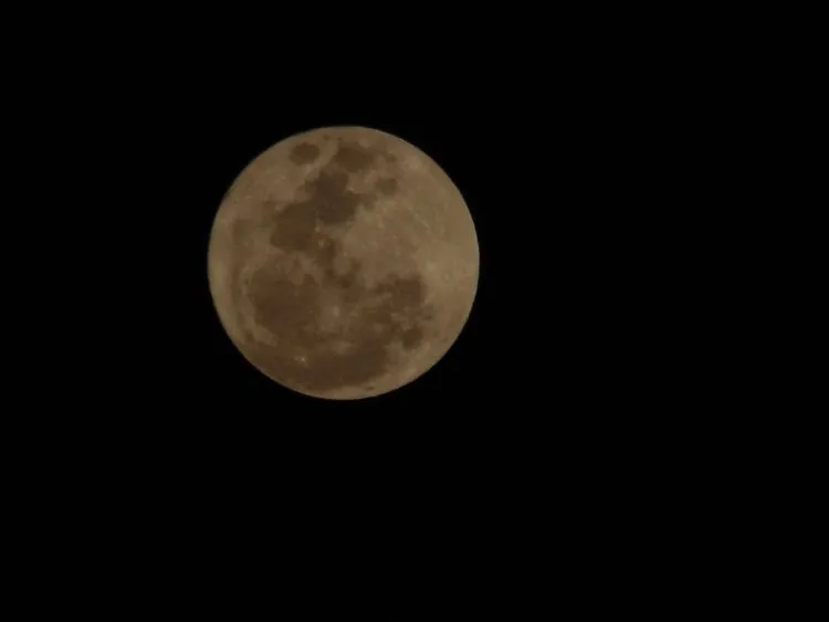 21 Foto Supermoon yang Menunjukan Keagungan Tuhan yang Maha Perkasa, Epik Kayak di Film-Film Fantasi 30