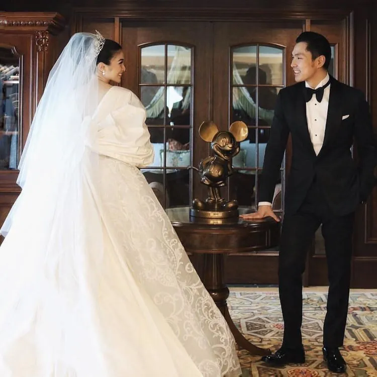 Inilah 20 Foto Resepsi Epik Sandra Dewi dan Pangerannya di Disneyland, Laksana Negeri Dongeng! 26