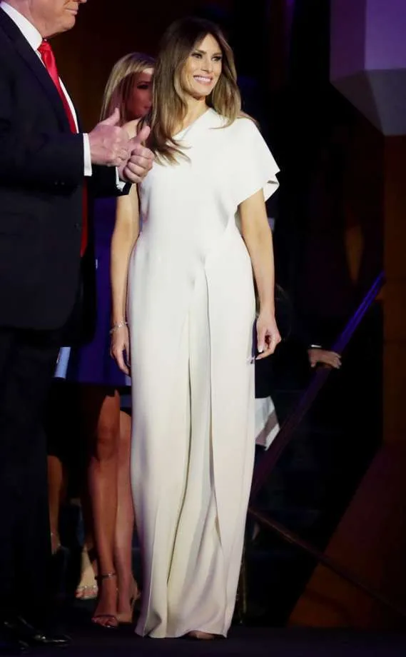 8 Busana Melania Trump yang Penuh Kontroversi. Dari Sindiran Politik Hingga Model Majalah Dewasa 11