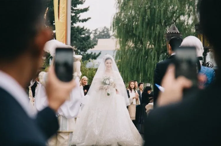 Inilah 20 Foto Resepsi Epik Sandra Dewi dan Pangerannya di Disneyland, Laksana Negeri Dongeng! 29