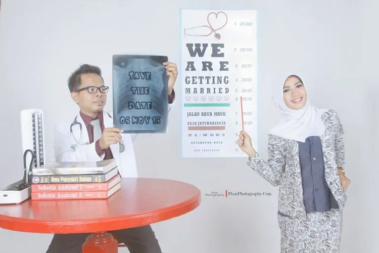 10 Pro Kontra Menulis Gelar Akademik di Undangan Resepsi. Kamu Tipe yang Mana? 14