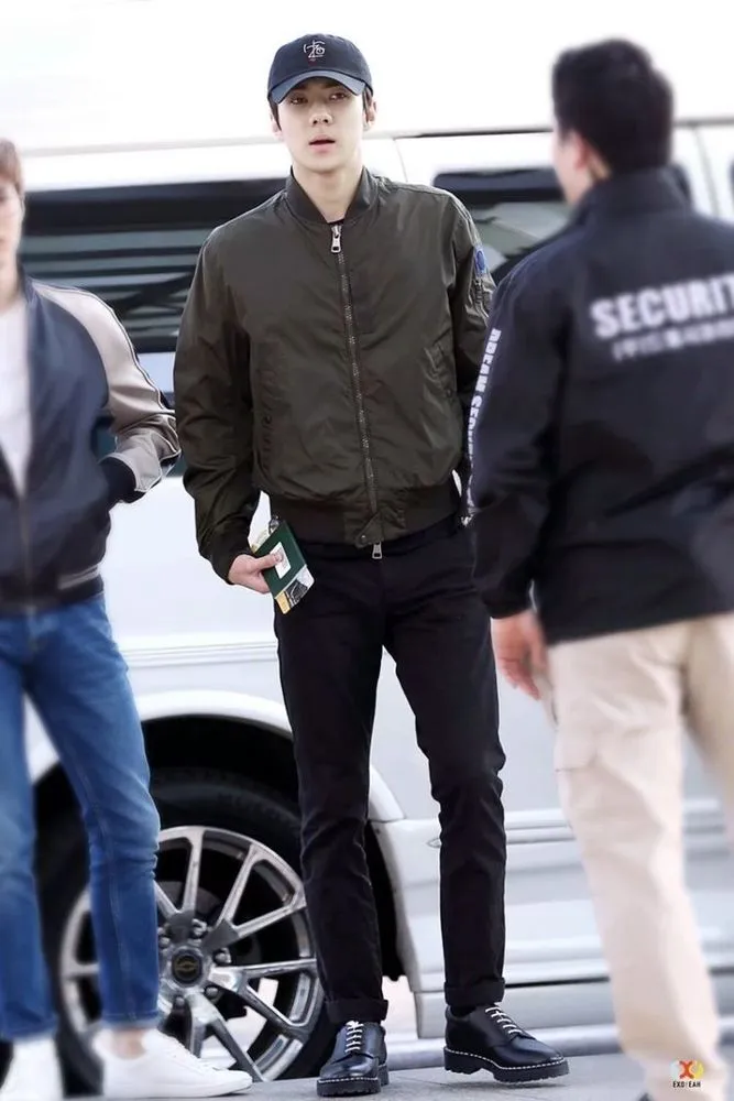 Netizen Gagal Fokus Setelah Jokowi Memakai Bomber Jaket Zara Seharga Sejutaan Ini 14