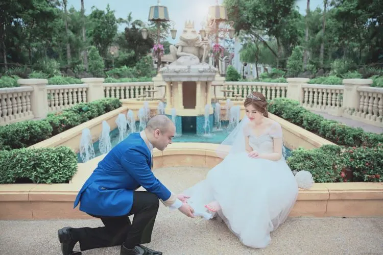 17 Adegan Film Kartun Favorit Semasa Kecil yang Bisa Jadi Pose Prewedding 22