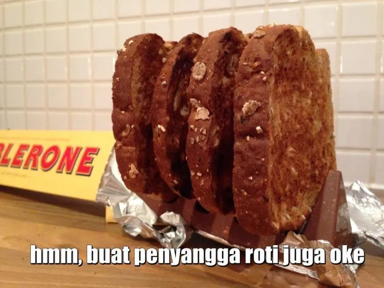 Simak 15 Meme Lucu Kekesalan Orang Gara-gara Toblerone Berubah Bentuk, Habisnya Pelit Banget Ih 20