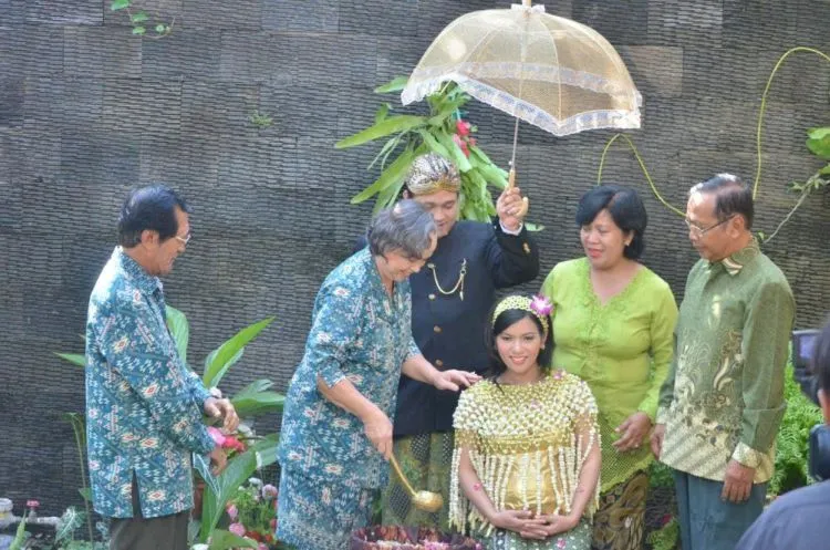 6 Prosesi Unik Tujuh Bulanan atau Mitoni, Ibu Hamil Orang Jawa Mana Suaranya? 8 mitoni tujuh bulanan