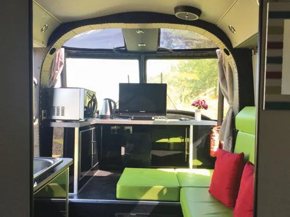 Camping Nggak Melulu Selalu di Tenda. Rasakan Camping Mewah di Helikopter Untuk Sensasi Luar Biasa! 7