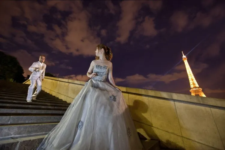 17 Adegan Film Kartun Favorit Semasa Kecil yang Bisa Jadi Pose Prewedding 23