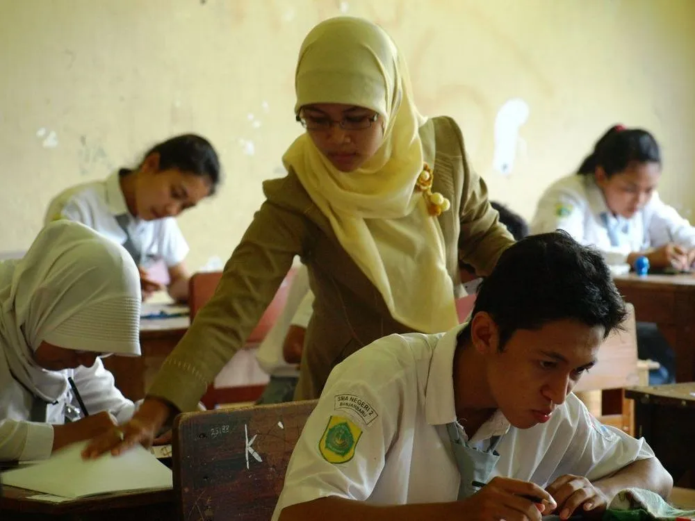 5 Perbedaan Guru Zaman Dulu dan Guru Zaman Sekarang. Sedih Kalau Lihat Perkembangan Pendidikan! 10