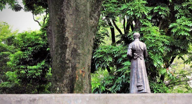 Kisah Patung Pastor Verbraak di Taman Maluku, Bandung. Pernah Mengalami Kejadian Seram di Sana? 9