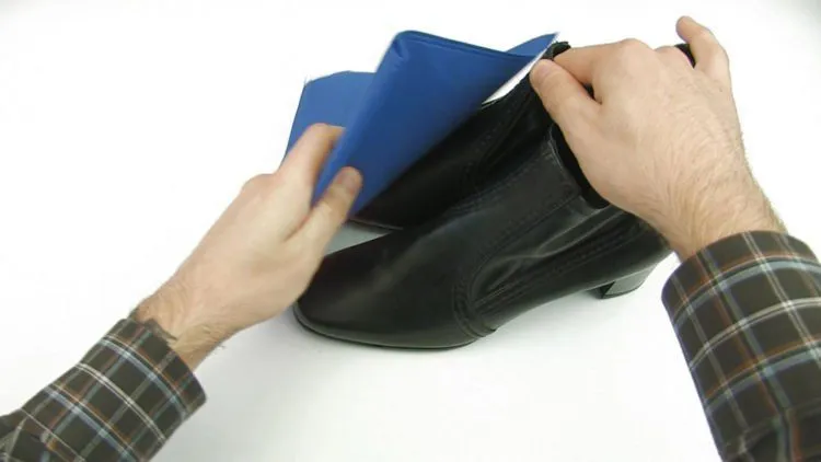 Mumpung Musim Hujan, Yuk Bikin Sepatumu Jadi Anti Air dan Gampang Kering dengan 5 Cara Ini! 12