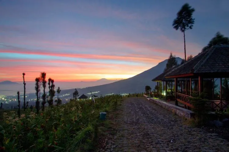Dataran Tinggi Posong, Temanggung, Punya Sunrise yang Juara. Kamu Harus Segera Liburan ke Sana! 8