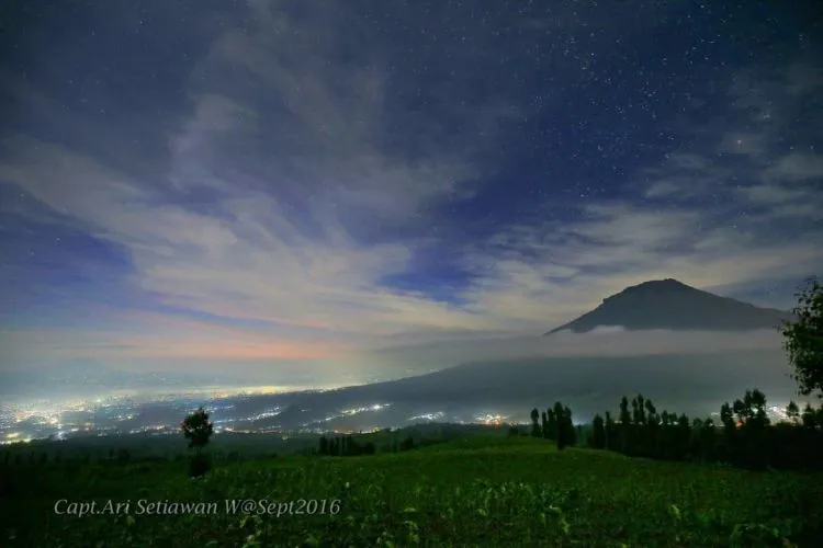 Dataran Tinggi Posong, Temanggung, Punya Sunrise yang Juara. Kamu Harus Segera Liburan ke Sana! 11