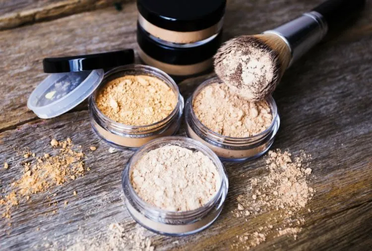 5 Plus Minus dari Bedak Padat dan Bedak Tabur. Mana Sih yang Lebih Cocok Untukmu? 9