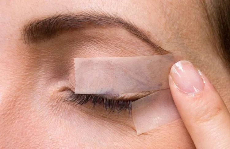 Dengan Modal Garpu, Isolasi, dan Sendok, Kamu Bisa Bikin Makeup Mata yang Cetar Abis 6