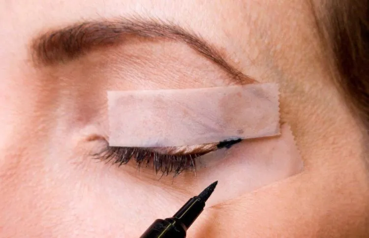 Dengan Modal Garpu, Isolasi, dan Sendok, Kamu Bisa Bikin Makeup Mata yang Cetar Abis 7