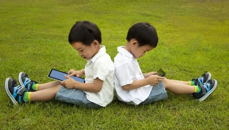 8 Kebiasaan Orangtua yang Nggak Disadari Bikin Anak Tumbuh Kurang Cerdas. Hati-hati Ya 9
