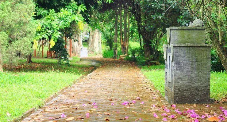 Kisah Patung Pastor Verbraak di Taman Maluku, Bandung. Pernah Mengalami Kejadian Seram di Sana? 10