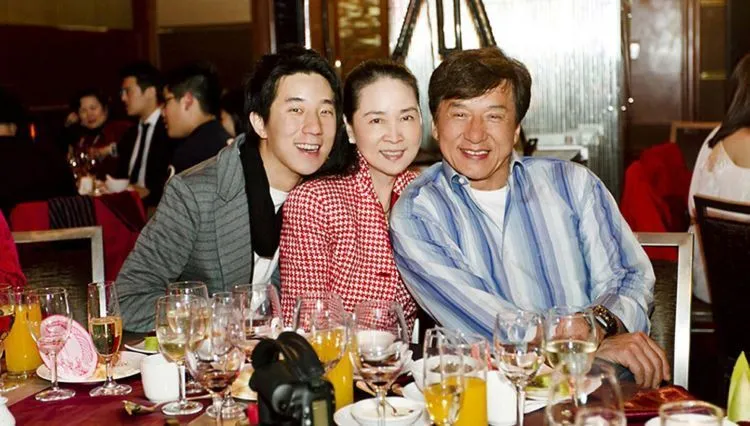 Inspirasi Perjalanan Hidup Jackie Chan: Menyerah adalah Bagian dari Rangkaian Kesuksesan Seseorang! 15