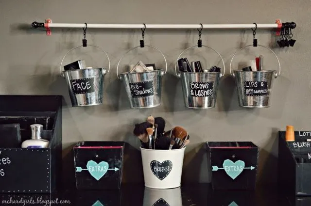 17+ Inspirasi Rak Make Up Minimalis Simple 21 make-up storage
