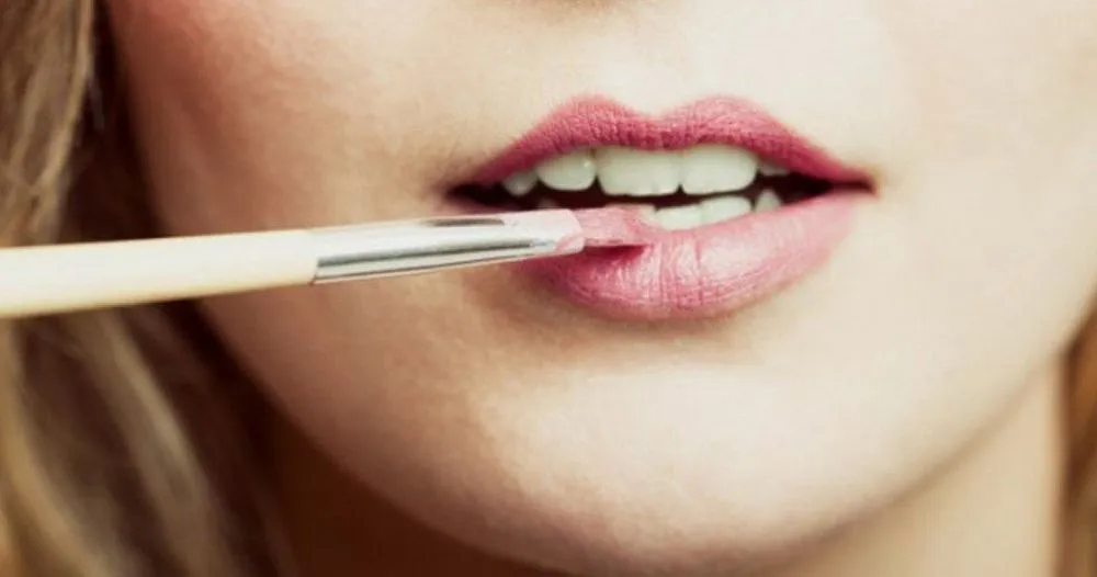 7 Produk Make Up Sederhana yang Harus Kamu Punya Kalau Mau Cantik Natural 12 lipstick nude
