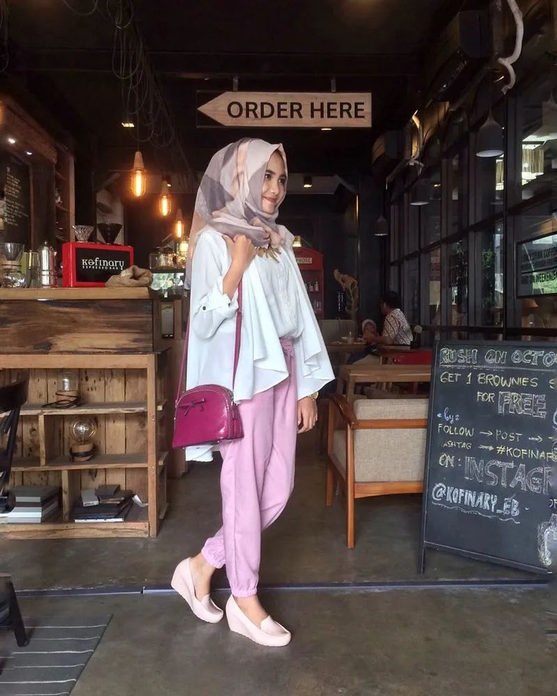 6 Inspirasi OOTD Hijab Buat Kamu yang Nggak Mau Ribet Tapi Tetap Sopan dan Elegan 3 OOTD simpel dan kalem