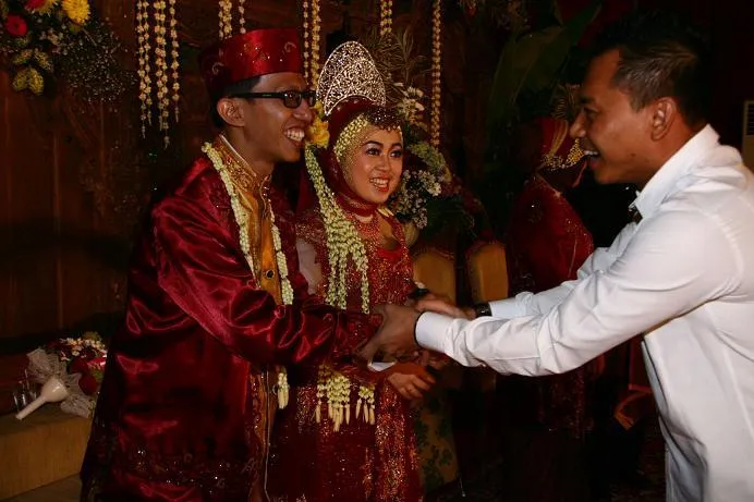 10 Tips Buat Cowok yang Pengen Menghadiri Nikahan Mantan. Biar Dia Nyesel Sudah Mutusin Kamu! 11