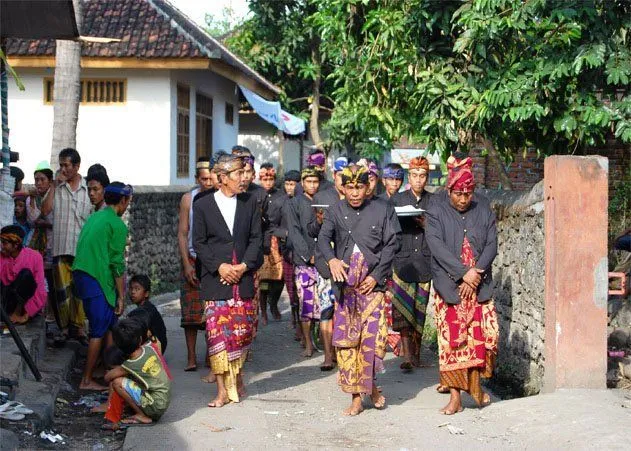 Mungkin Ini Satu-satunya Penculikan Legal di Dunia. Tradisi Kawin Culik Suku Sasak 8