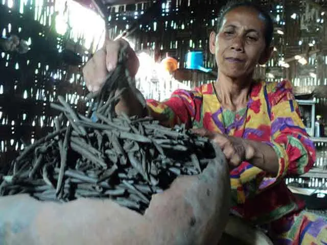 Makanan Khas Tuban Ini Terbuat dari Tanah Liat Panggang. Kebayang Nggak Sih Gimana Rasanya? 7