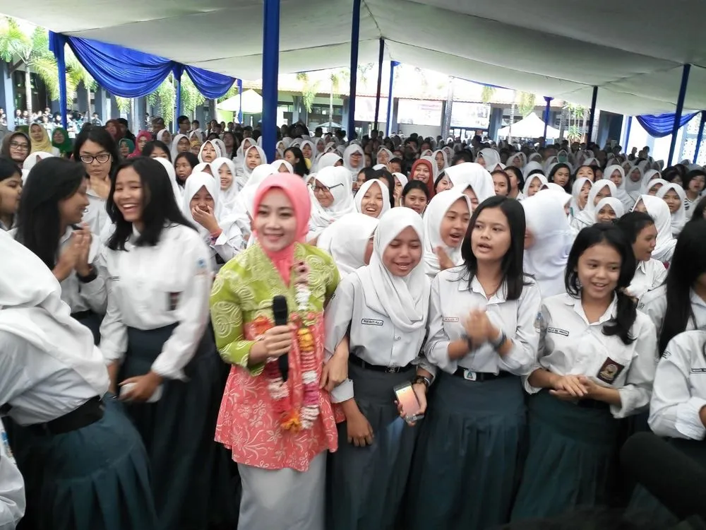 5 Wanita Ini Memang Layak Jadi Istri Pejabat, Nggak Cuma Mondar-mandir Menenteng Tas Mahal di TV 8