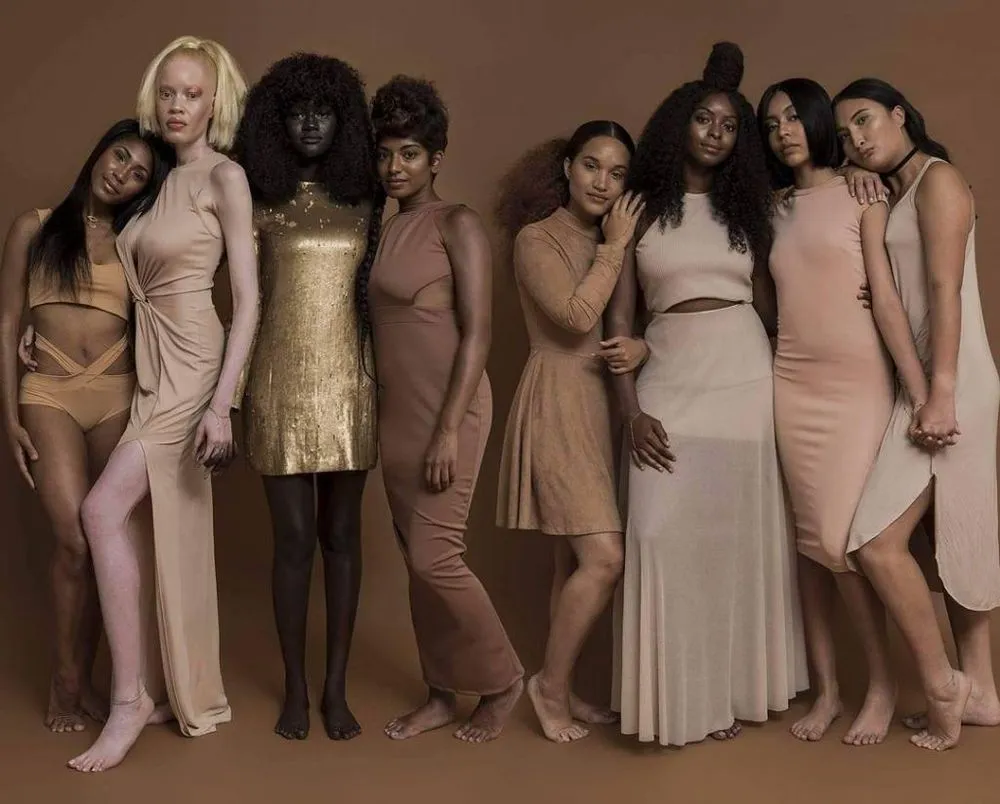 Bersiaplah, Dunia akan Memaknai Ulang Kecantikan Lewat Khoudia Diop, Model Ayu Berkulit Hitam Legam 11