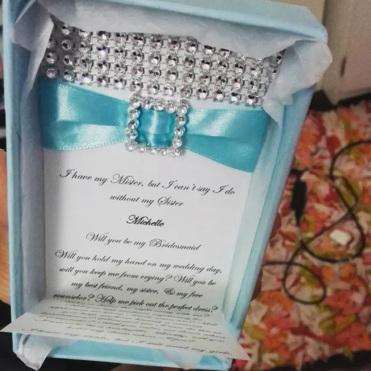 Undangan untuk Bridesmaid Harus Dibuat Spesial, 17 Inspirasi Ini Bisa Kamu Tiru 19 bridesmaid invitation