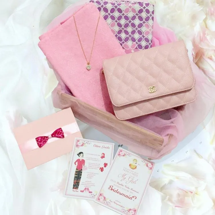 Undangan untuk Bridesmaid Harus Dibuat Spesial, 17 Inspirasi Ini Bisa Kamu Tiru 22 wedding invitation