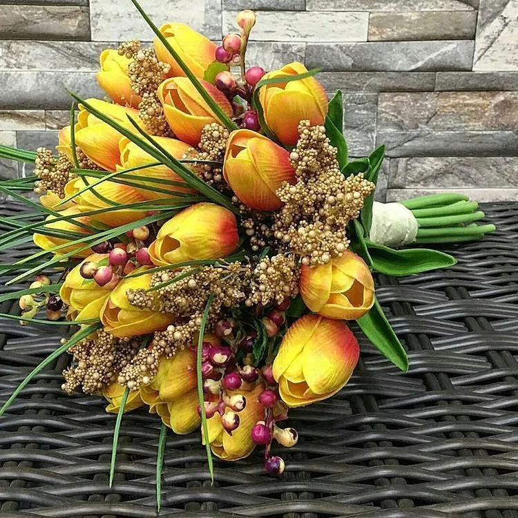 15 Pilihan Buket Bunga yang Akan Permanis Momen Pernikahan Kamu Nanti 25 wedding flowers
