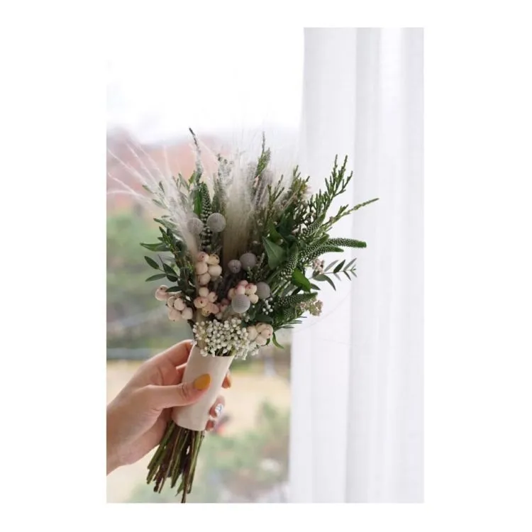 15 Pilihan Buket Bunga yang Akan Permanis Momen Pernikahan Kamu Nanti 29 wedding flowers