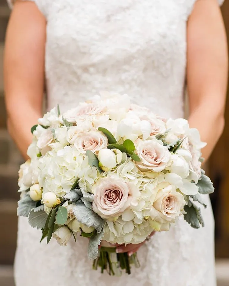 15 Pilihan Buket Bunga yang Akan Permanis Momen Pernikahan Kamu Nanti 21 wedding flowers