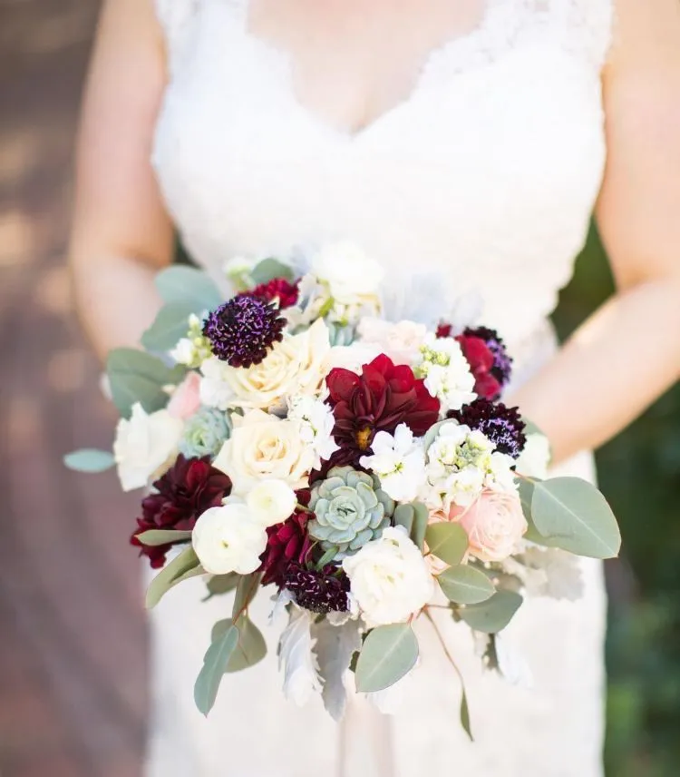 15 Pilihan Buket Bunga yang Akan Permanis Momen Pernikahan Kamu Nanti 24 wedding flowers