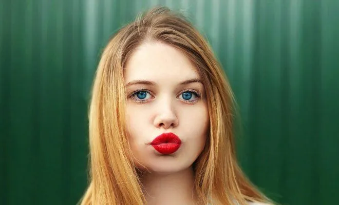 Biar Nggak Salah, Ini Nih Cara Terbaik Memilih Lipstik Sesuai Karaktermu! 9