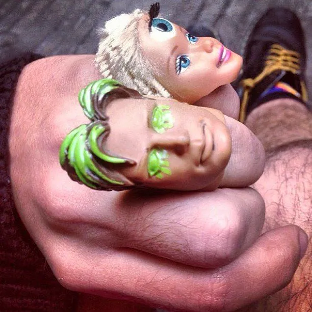 15 Pilihan Cincin Barbie yang Sedang Hangat Dibicarakan. Lucu Apa Malah Seram Ya? 27 cincin barbie