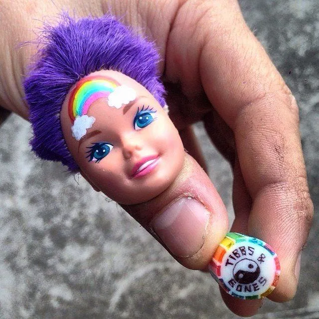 15 Pilihan Cincin Barbie yang Sedang Hangat Dibicarakan. Lucu Apa Malah Seram Ya? 28 cincin barbie