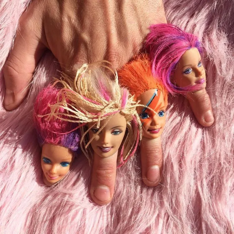 15 Pilihan Cincin Barbie yang Sedang Hangat Dibicarakan. Lucu Apa Malah Seram Ya? 29 cincin barbie