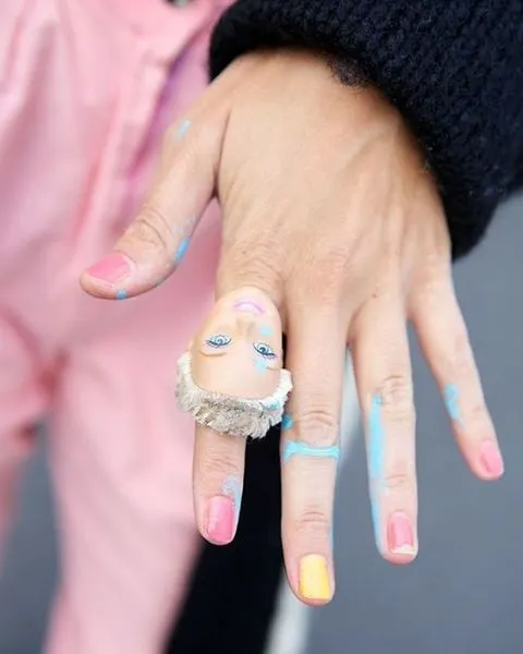 15 Pilihan Cincin Barbie yang Sedang Hangat Dibicarakan. Lucu Apa Malah Seram Ya? 17 cincin barbie