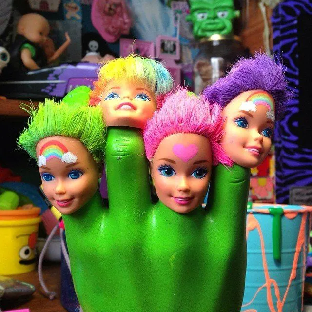 15 Pilihan Cincin Barbie yang Sedang Hangat Dibicarakan. Lucu Apa Malah Seram Ya? 20 cincin barbie