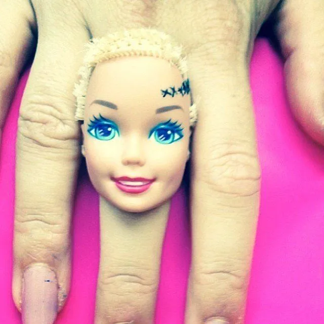 15 Pilihan Cincin Barbie yang Sedang Hangat Dibicarakan. Lucu Apa Malah Seram Ya? 24 cincin barbie
