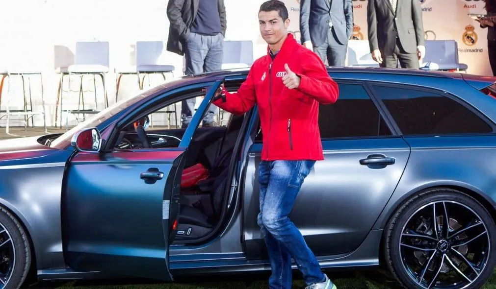 Dengan Bayaran 5 Milyar Setiap Pekannya, Yuk Intip Koleksi Mobil Cristiano Ronaldo