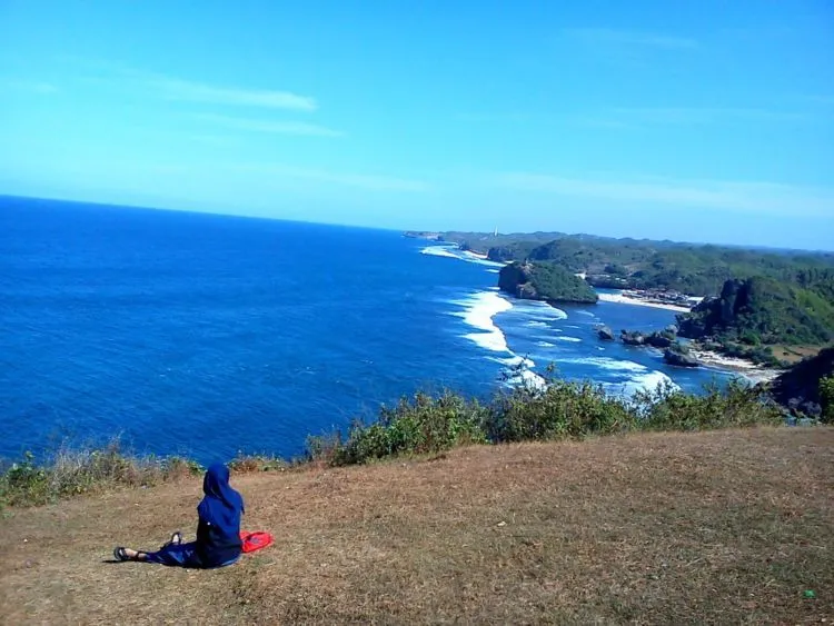 8 Pilihan Spot Camping Ini Lebih Seru, Gunung Sama Pantai Mah Sudah Biasa! 12